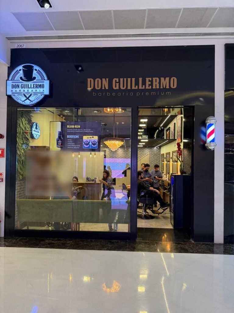 Fachada da Don Guillermo no Parque Shopping Maia com letreiro em latão (Parque Shopping Maia)